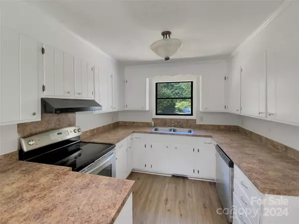 Denver, NC 28037,7833 Deer Track DR