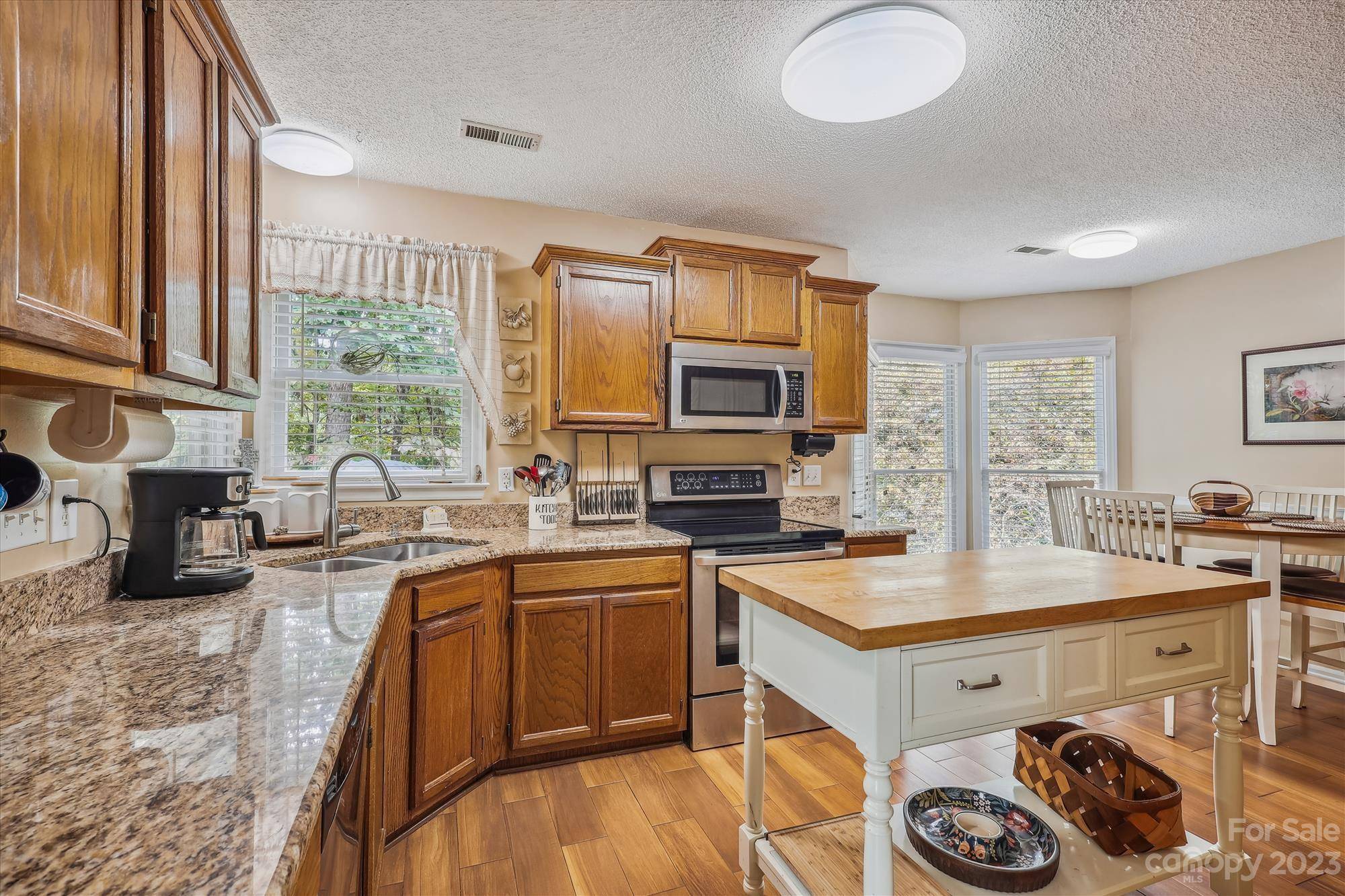 Charlotte, NC 28214,1208 Long Paw LN