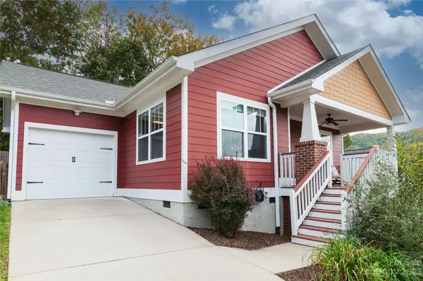 17 Byrdcliffe LN, Asheville, NC 28805