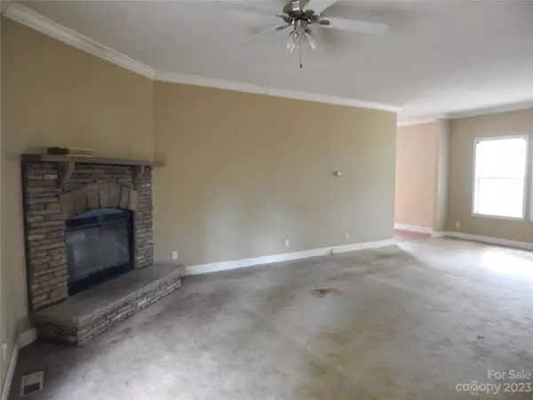 Canton, NC 28716,343 Vision RD