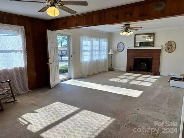 Forest City, NC 28043,220 Oakridge DR