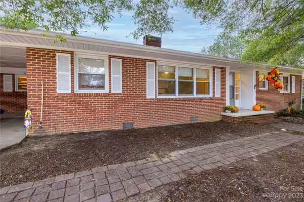 Candor, NC 27229,423 S Steed ST