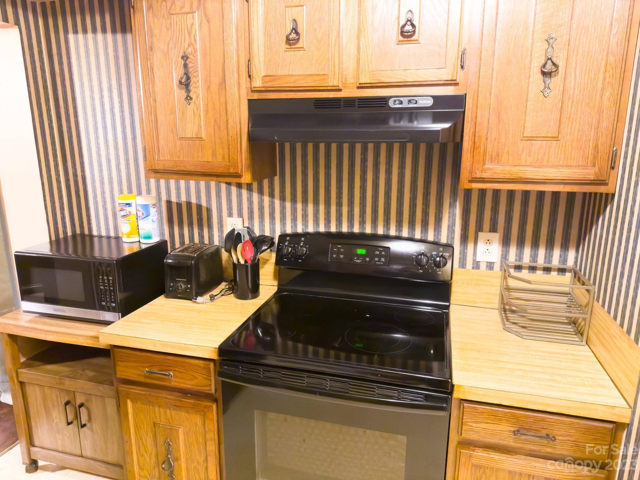 Charlotte, NC 28205,1635 Merry Oaks RD