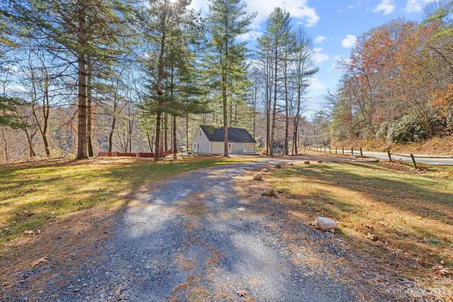 1154 Altapass HWY, Spruce Pine, NC 28777