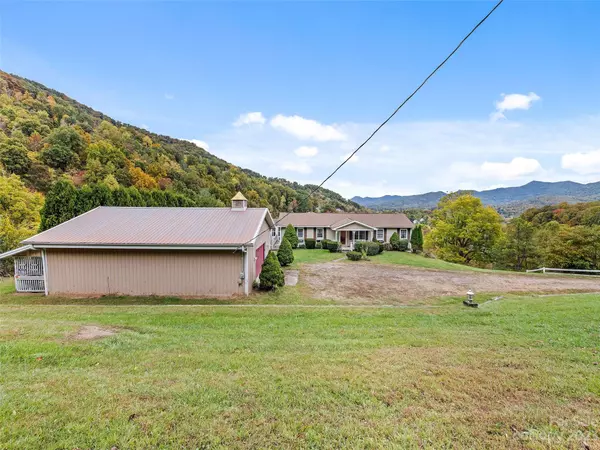 Waynesville, NC 28786,710 Cathey Cove RD