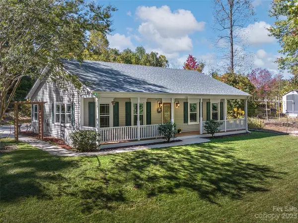 150 Windover DR, Mills River, NC 28759