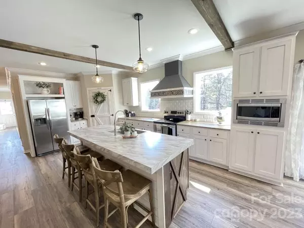 Flat Rock, NC 28731,355 Twin Lakes DR