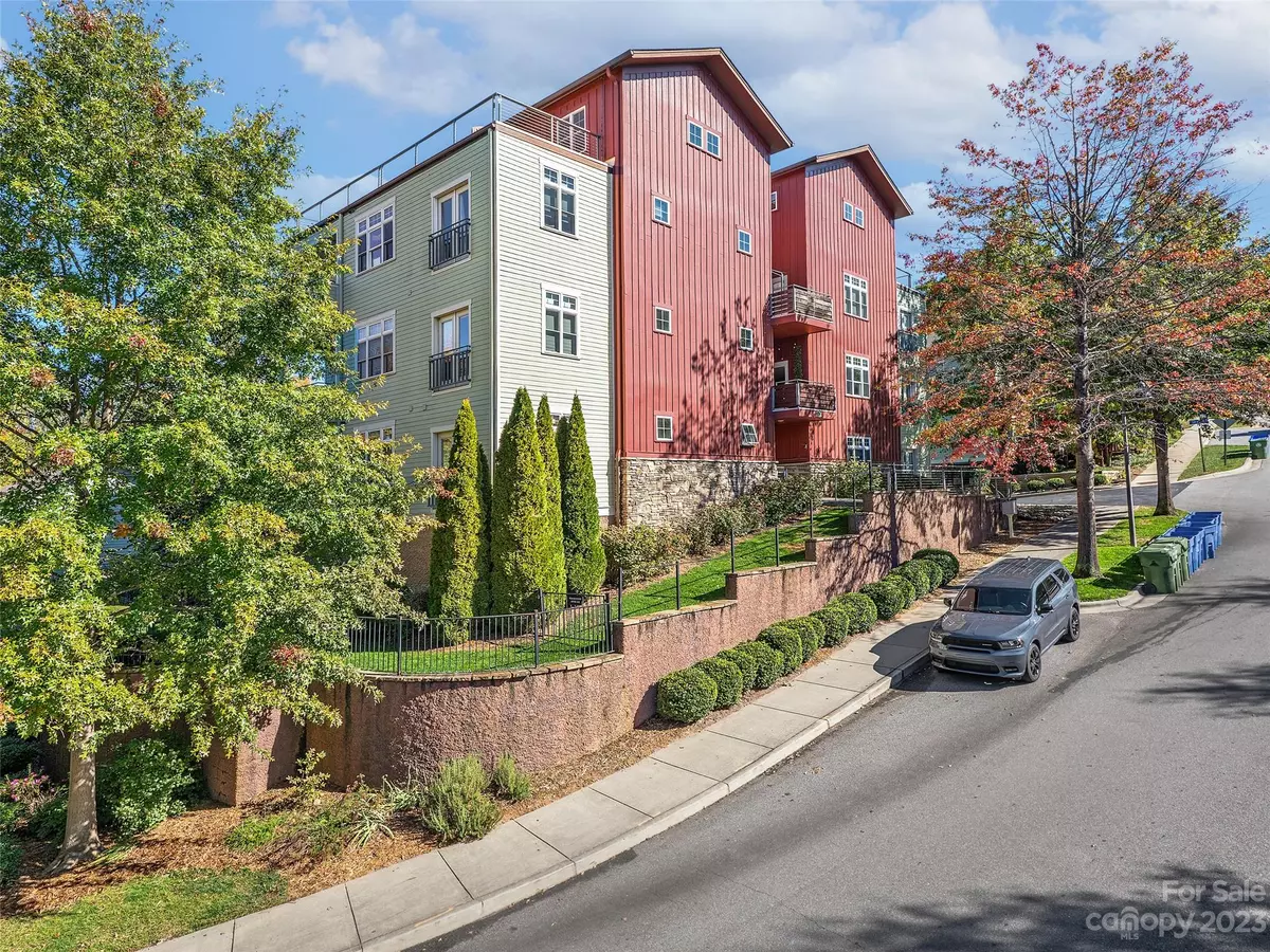 Asheville, NC 28801,400 N Skyloft DR #203