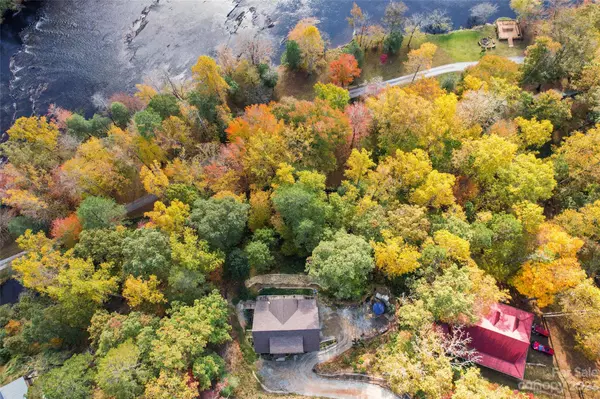 Franklin, NC 28734,356 Climbing Bear DR