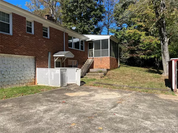 North Wilkesboro, NC 28659,905 Coffey AVE