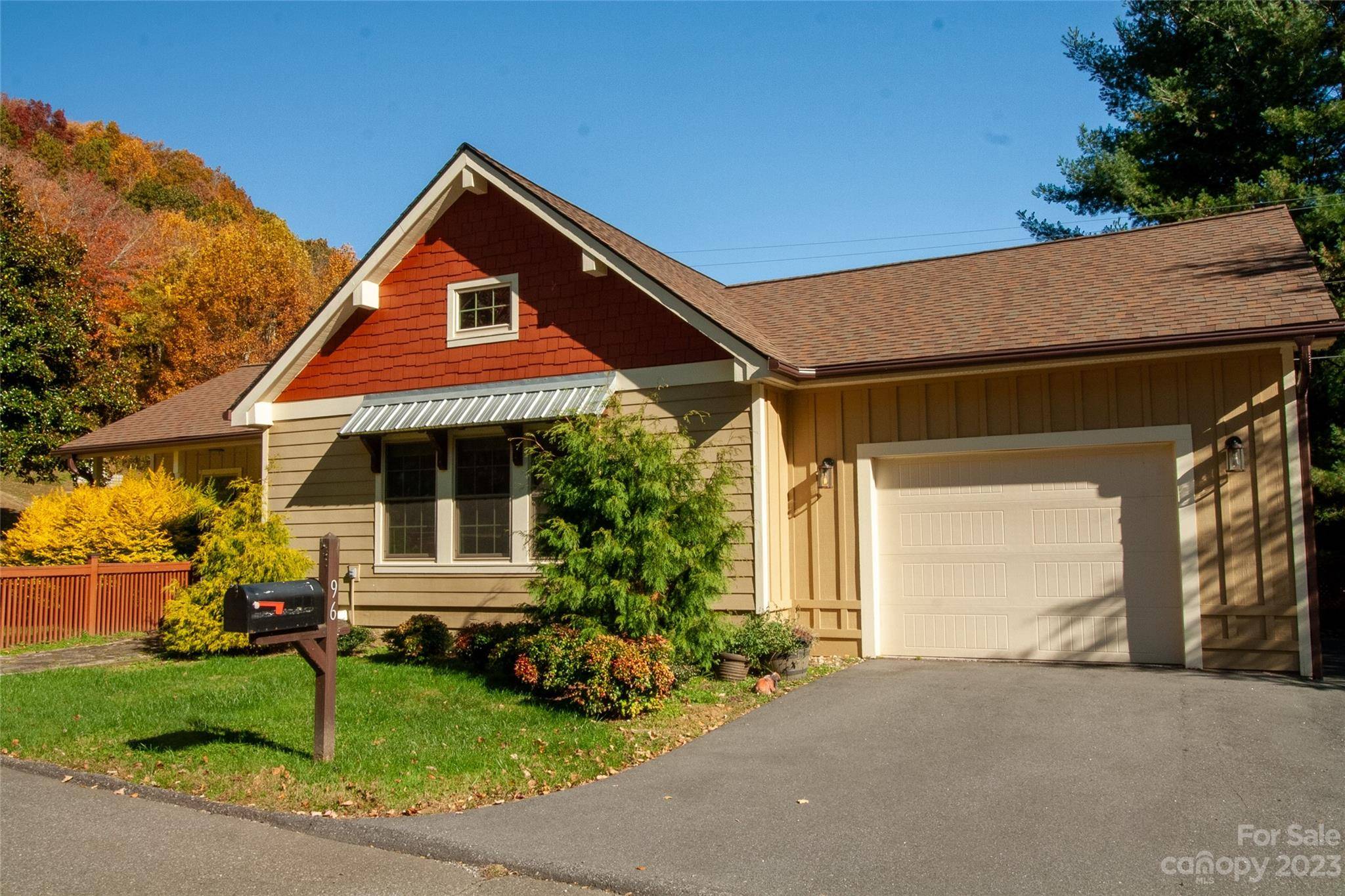 96 Garden CT, Maggie Valley, NC 28751