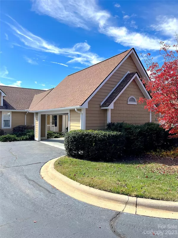 1902 Hyde Park DR, Asheville, NC 28806
