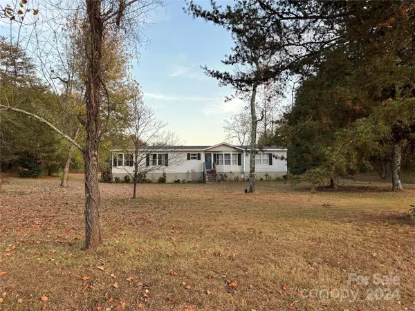 2338 Whiteside RD, Mill Spring, NC 28756