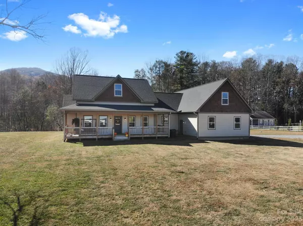 Hendersonville, NC 28739,74 Walnut Valley LN