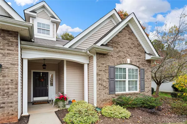 Lake Wylie, SC 29710,417 Elizabeth Valley LN