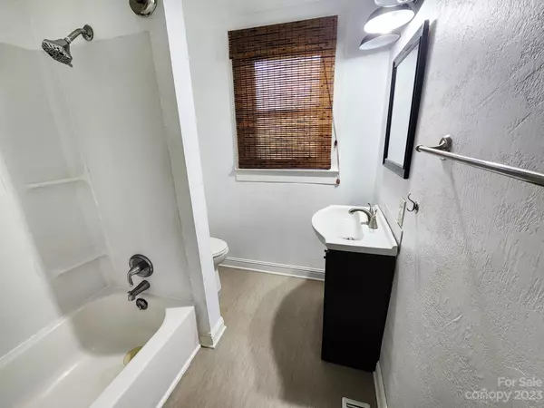 Granite Falls, NC 28630,5194 Village DR