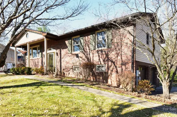 33 Tipton DR, Candler, NC 28715