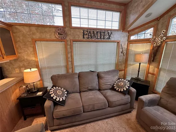 New London, NC 28127,152 Cardinal DR