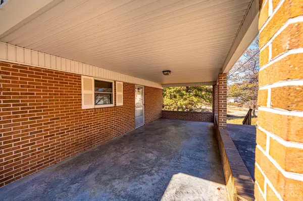 Hickory, NC 28602,2912 10th AVE SW