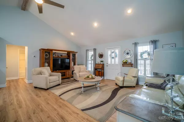 Mooresville, NC 28117,160 Pampas LN