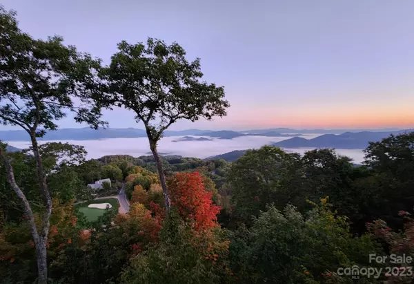 66 Club Villa CT #D/2, Burnsville, NC 28714