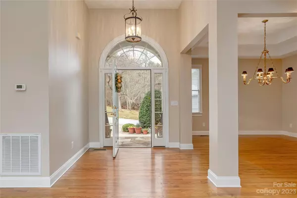 Hendersonville, NC 28791,85 Mistletoe TRL