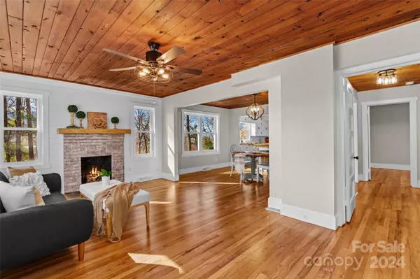 51 Riverview DR,  Canton,  NC 28716