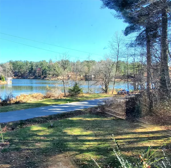 Hendersonville, NC 28739,713 Lakeside DR