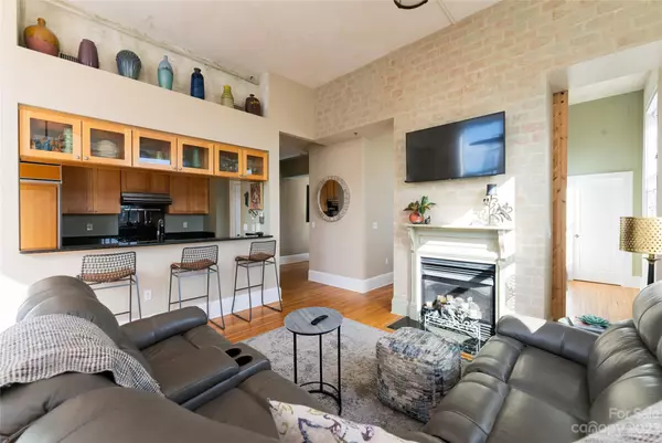 Asheville, NC 28801,84 W Walnut ST #501