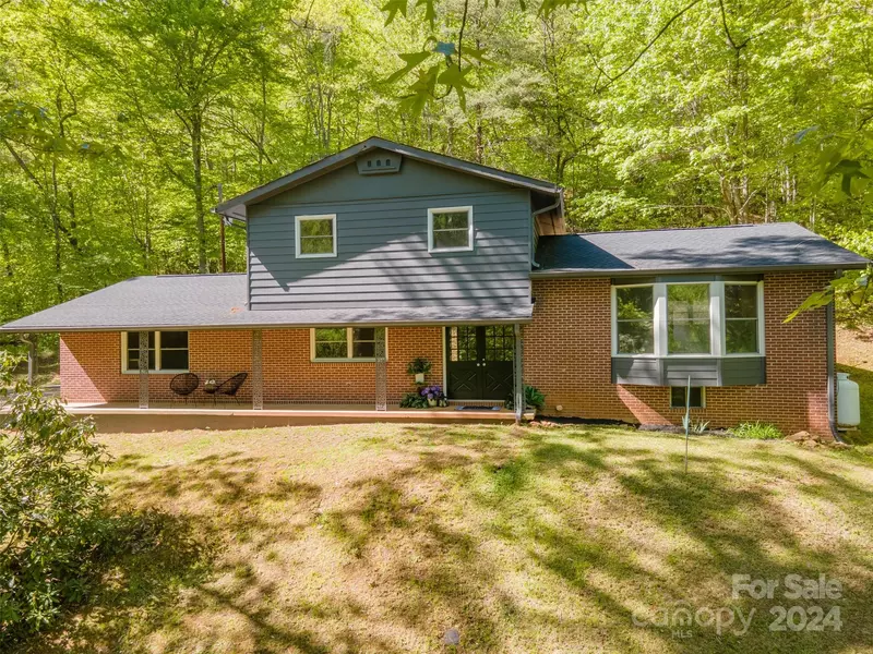 1296 N Country Club DR, Cullowhee, NC 28723