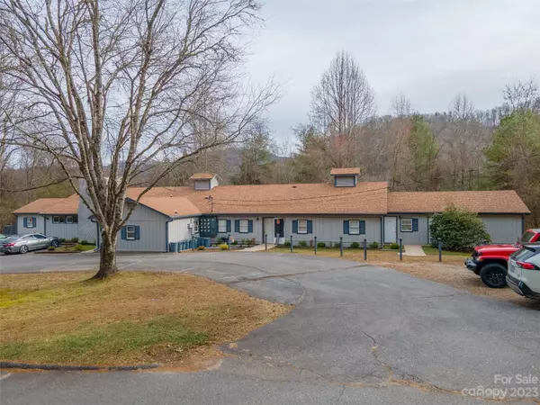 661 North Country Club DR, Cullowhee, NC 28723