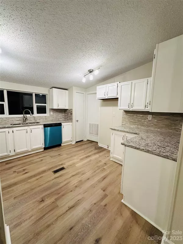 Woodleaf, NC 27054,1115 Old Oak LN