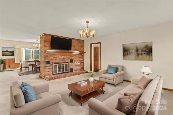 West Jefferson, NC 28694,203 Mountain Valley DR