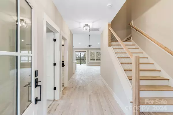 Hendersonville, NC 28739,16 Dusky CT