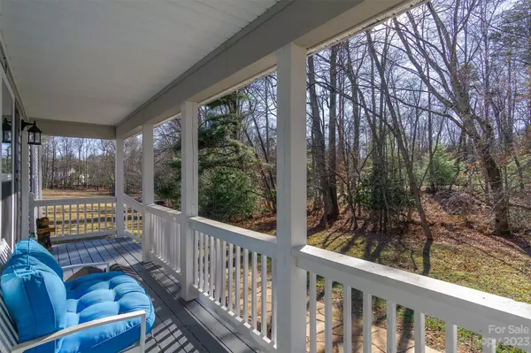 224 Appaloosa DR Mills River, NC 28759