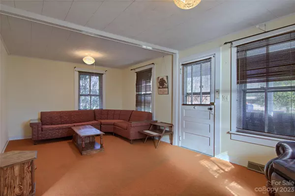 Flat Rock, NC 28731,420 Jackson Loop RD