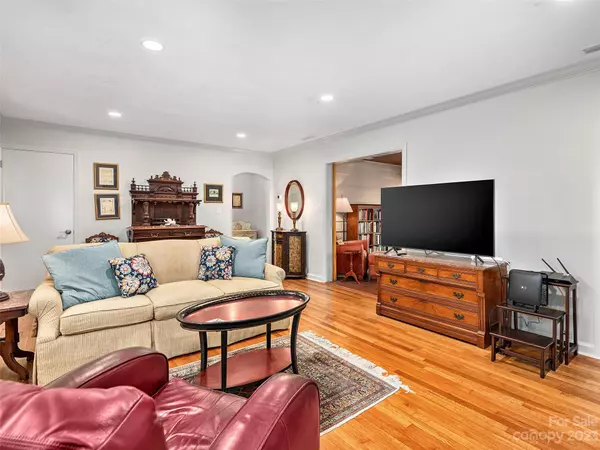 Laurel Park, NC 28739,520 Walnut LOOP
