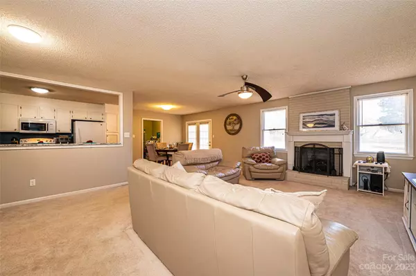 Hickory, NC 28602,1694 Magnum RD