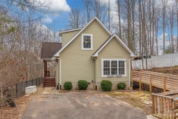 128 Sleepy Forest DR,  Leicester,  NC 28748