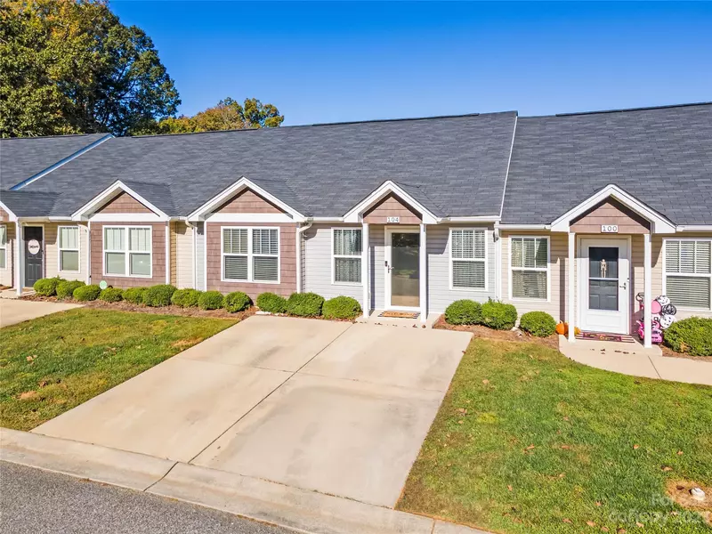 104 S Canyon RDG, Mount Holly, NC 28120