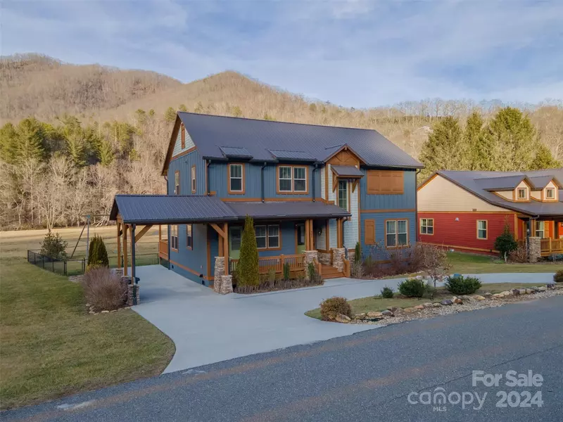 31 S Sundrops TRL, Cullowhee, NC 28723