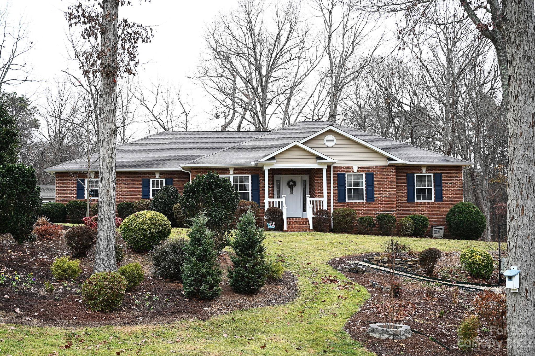 202 Laurel CT, Hildebran, NC 28637
