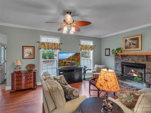 Waynesville, NC 28785,372 County RD