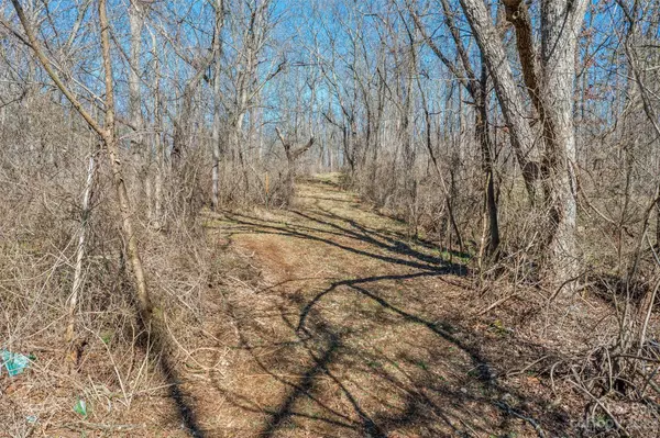 Asheville, NC 28806,815 Emma RD