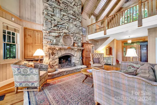 Lake Toxaway, NC 28747,377 Hawk Mountain RD