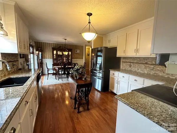 Conover, NC 28613,3888 Pumpkin LN