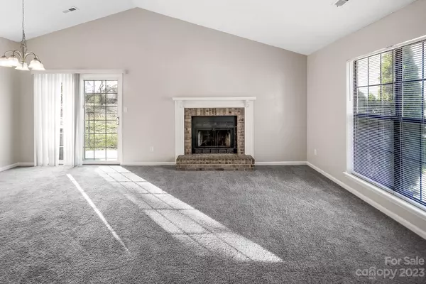 Charlotte, NC 28215,7142 Ludwig DR #24