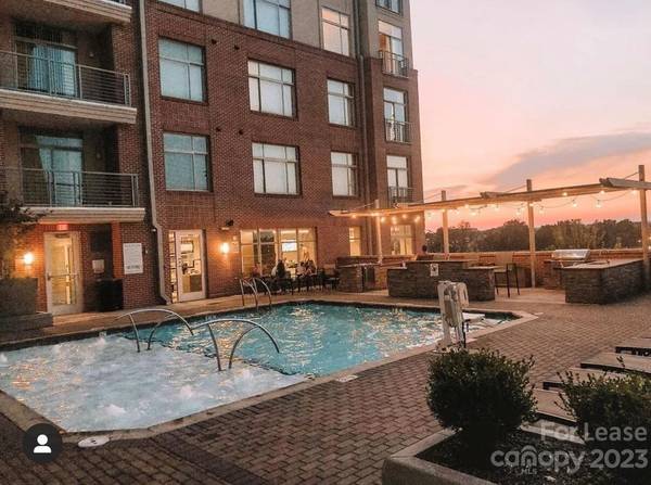 Charlotte, NC 28203,425 W Trade ST #2BR