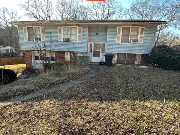 909 Osborne Sunset DR, North Wilkesboro, NC 28659