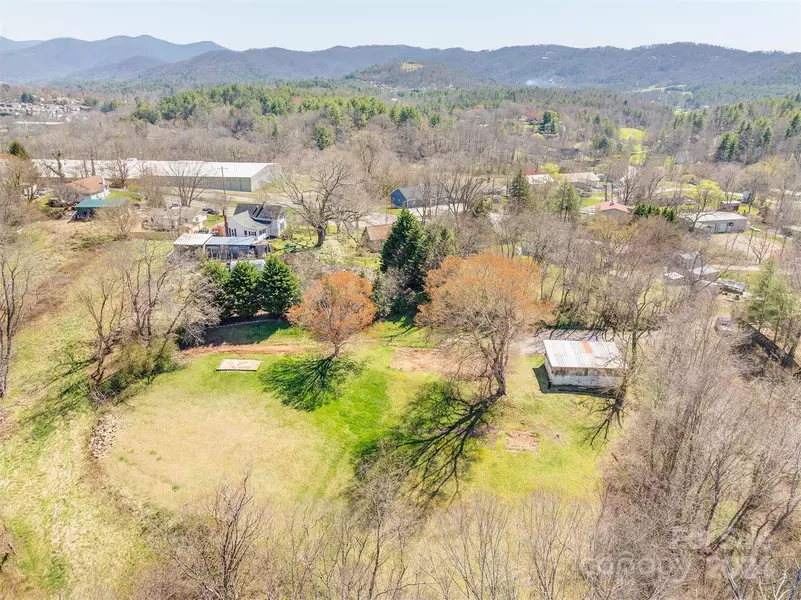 96 Reems Creek RD, Weaverville, NC 28787